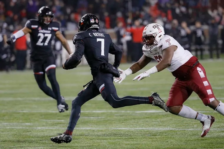 Cincinnati cornerback Coby Bryant (7) picked up a blocked extra point and ran it back it 98 yards for a two-point conversion against Temple.