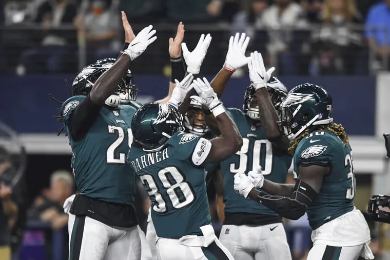 Eagles running back Kenjon Barner (#38) celebrates with teammates after scoring a touchdown during the Eagles 37-9 victory in Dallas November 29, 2017. CLEM MURRAY / Staff Photographer