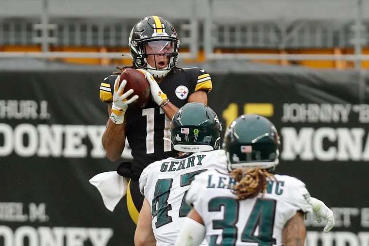 Pittsburgh Steelers wide receiver Chase Claypool catches the football past Eagles linebacker Nate Gerry and cornerback Cre'von LeBlanc during the fourth quarter for a touchdown
