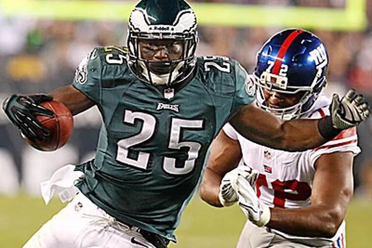 Eagles running back LeSean McCoy looks for running room against the Giants. (Ron Cortes/Staff Photographer)
