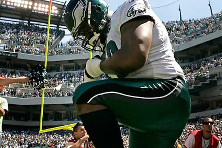 Former Eagles offensive lineman Shawn Andrews signed with the Giants this morning. (Ron Cortes / Staff file photo)