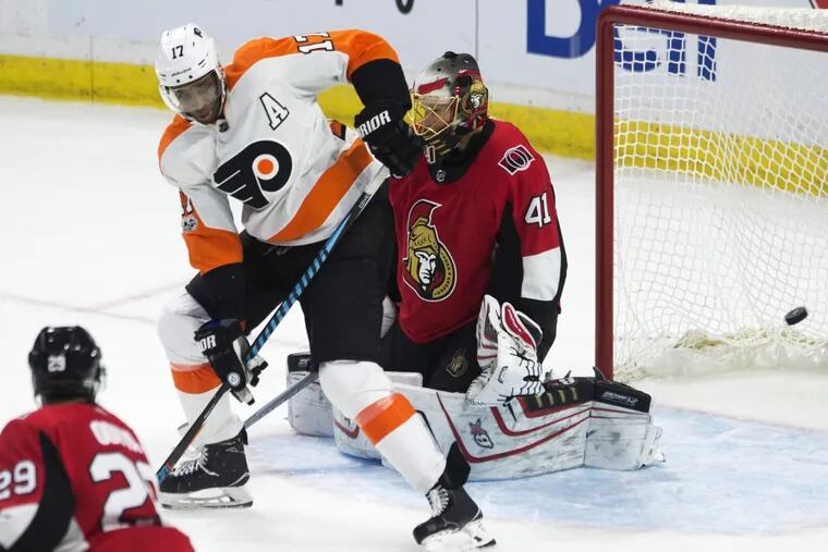 Flyers winger Wayne Simmonds screens Ottawa goalie Craig Anderson.