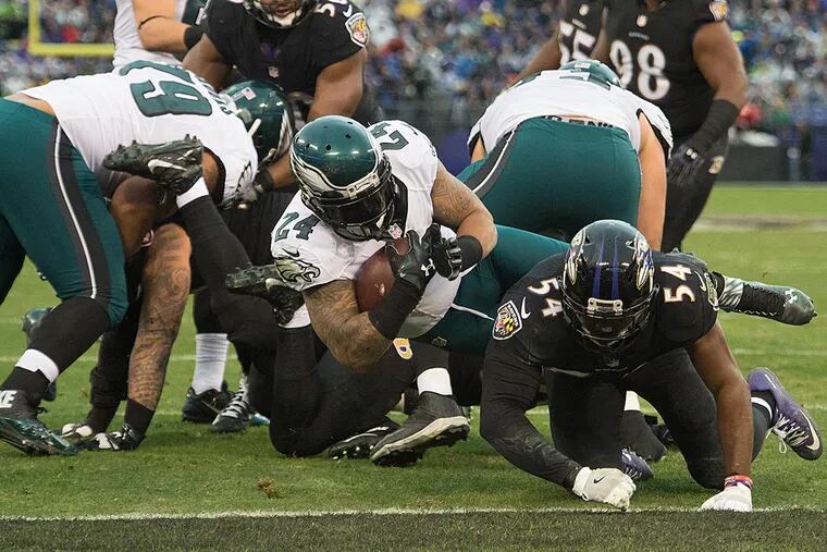 Eagles running back Ryan Mathews scores a touchdown against the Ravens.