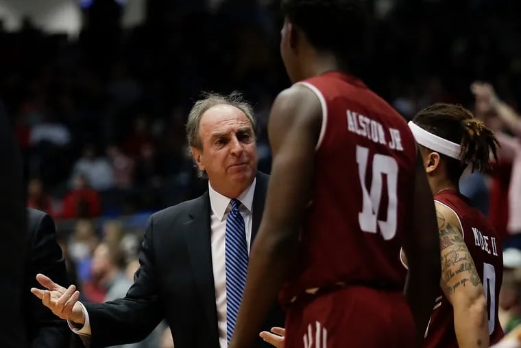 Temple coach Fran Dunphy talks to his players during the second half against Belmont on Tuesday.