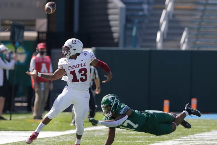 Temple running back Re'Mahn Davis watches a pass bounce off his hands as Tulane defensive back Cornelius Dyson defends during the first half.