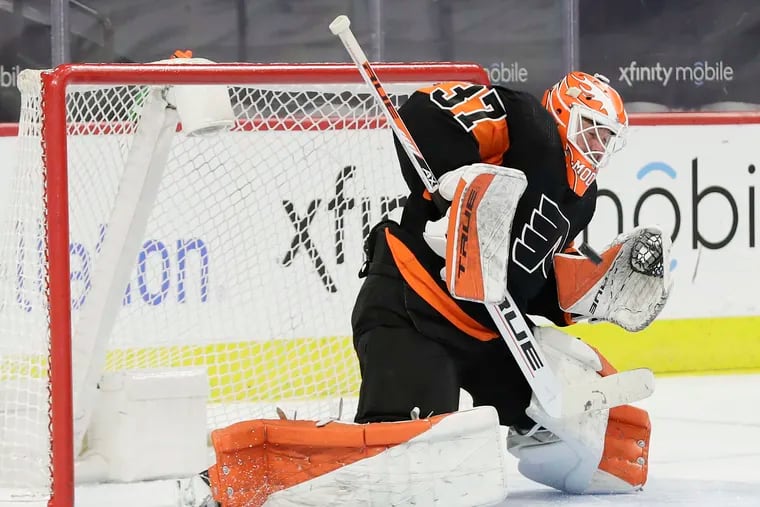 Brian Elliott made 33 saves in the Flyers' 4-3 win over the Islanders, including four in overtime as the Flyers won their fourth in a row.