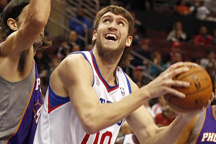 Sixers center Spencer Hawes looks at the basketball against the Phoenix Suns on Sunday, November 25, 2012. (Yong Kim/Staff Photographer)
