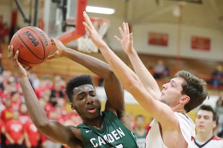 Camden Catholic HS at Cherry Hill East HS Boys Basketball Game. Camden Catholic HS #25 Babatunde Ajiki is trying to keep a ball from Cherry Hill East #33 Zach Frye at 3rd Period
Dec.18 2018  AKIRA SUWA / For The Inquirer.