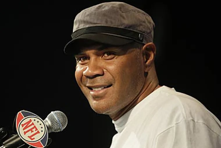Former NFL star Junior Seau committed suicide on May 2. (Stephan Savoia/AP file photo)
