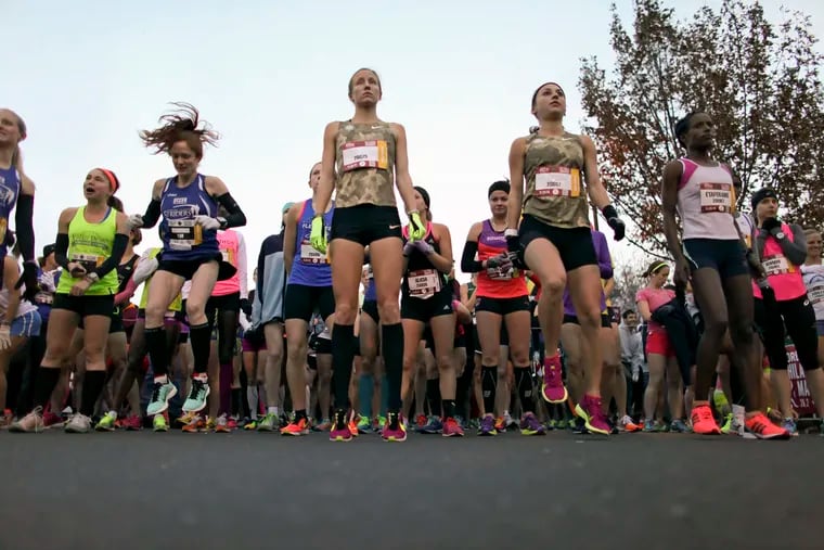 Runners wait to start the Philadelphia Marathon, Sunday Nov. 23, 2014, in Philadelphia.  (AP Photo/ Joseph Kaczmarek)