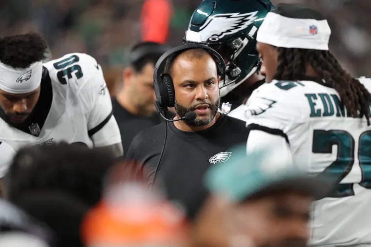 Eagles defensive coordinator Sean Desai talks with his players during the preseason game against the Cleveland Browns at Lincoln Financial Field in Philadelphia, Pa. on Thursday, Aug. 17, 2023.