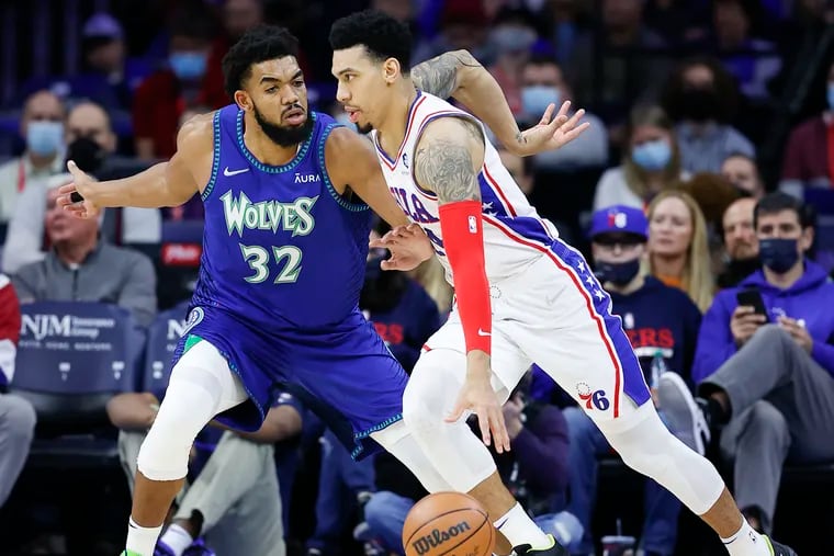 Sixers forward Danny Green dribbles the basketball against Minnesota Timberwolves center Karl-Anthony Towns on Saturday in Philadelphia.