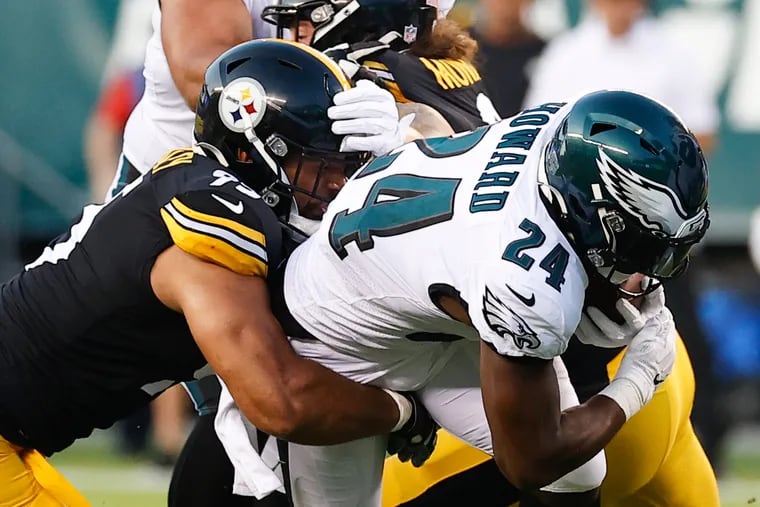 Eagles running back Jordan Howard rushes against Pittsburgh Steelers nose tackle Chris Wormley during the first quarter.
