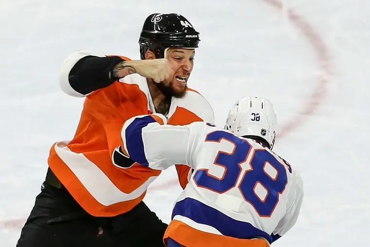 Chris Stewart is about to land a punch on the Islanders' Kyle Burroughs during a preseason game last month. Stewart signed with the Flyers on Tuesday.