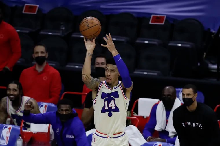 Sixers forward Danny Green shoots against the Los Angeles Clippers.