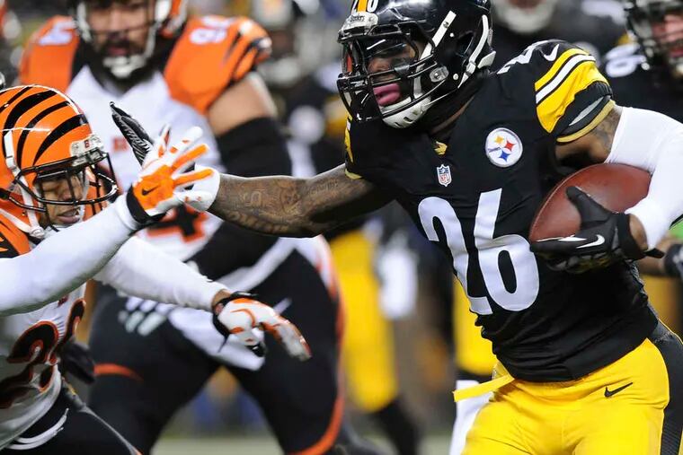 Running back Le'Veon Bell (26) is unlikely to play Saturday, so the Steelers signed Ben Tate.