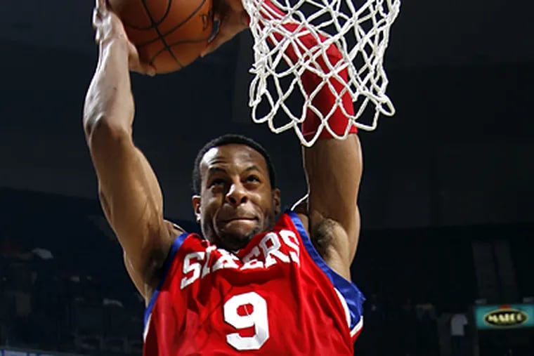 Andre Iguodala elevates for an uncontested dunk against the Memphis Grizzlies. The 76ers won, 120-101. (AP Photo/Nikki Boertman)