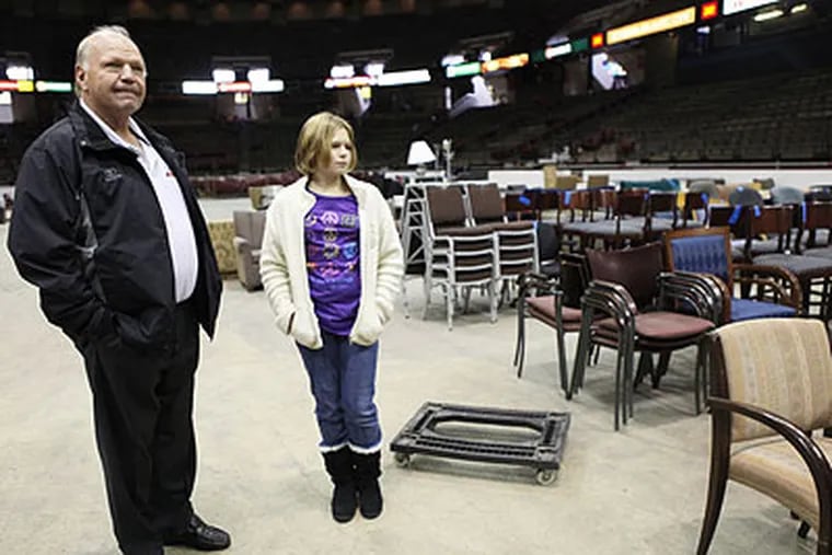 Former Flyers player Bob Kelly, brought his 10-year-old daughter, Lindsay, to the Spectrum before it was taken down. (Juliette Lynch / Staff Photographer)