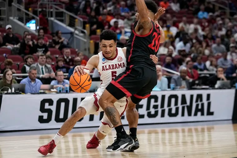 Former Villanova and Alabama guard Jahvon Quinerly was a late entry into the transfer portal on Sunday night.