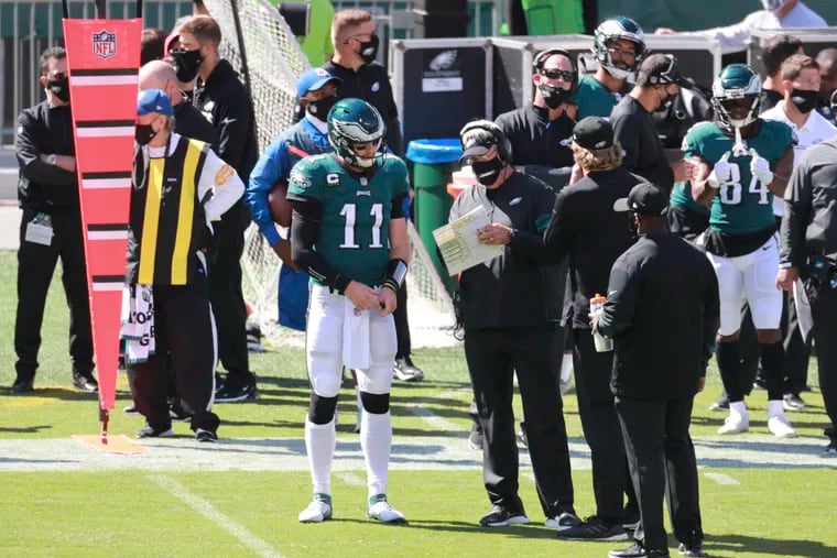Eagles QB Carson Wentz and coach Doug Pederson talk at the two-minute warning before halftime against the Rams.