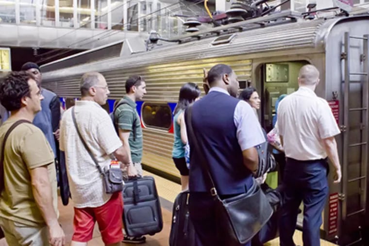 Commuters line up for a SEPTA Regional Rail train. (Luis Fernando Rodriguez / Staff Photographer)