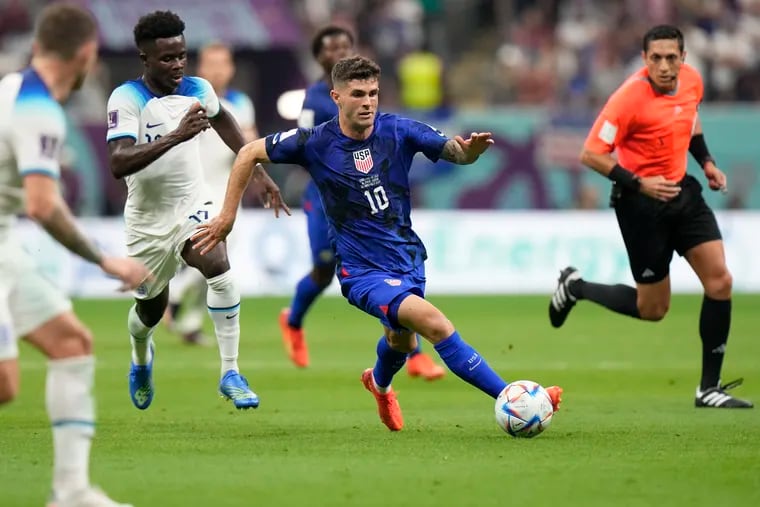 Christian Pulisic (center) on the ball during the first half.