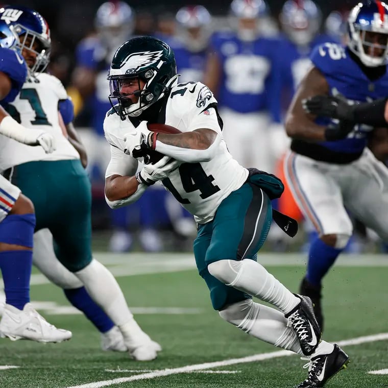 Running back Kenneth Gainwell carries the ball during the Birds' regular-season finale against the Giants.