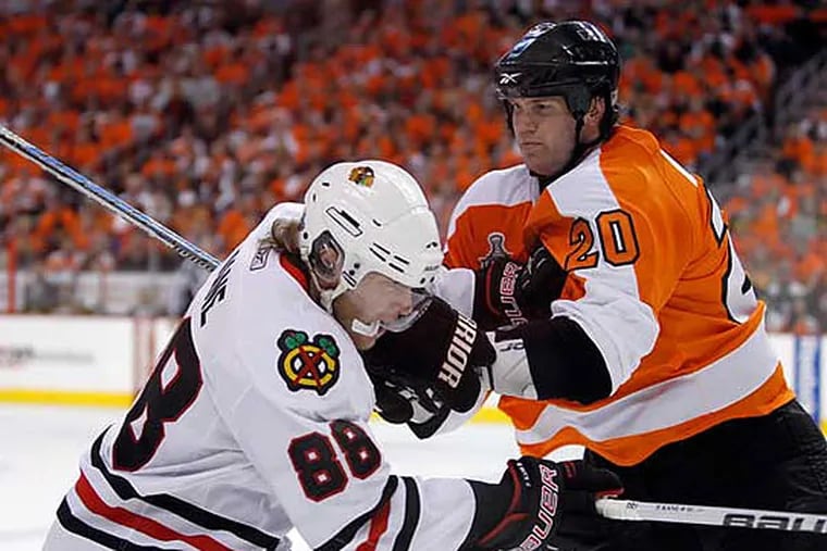 The Flyers' Chris Pronger shoves the Chicago Blackhawks' Patrick Kane in this file photo. Pronger is among the ex-Flyers helping the Snider Youth Foundation in a virtual wine-tasting event that will feature a panel discussion.