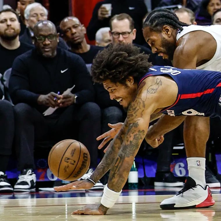 Kelly Oubre Jr. (left) of the Sixers chasing a loose ball with the Clippers' Kawhi Leonard before things got interesting on Wednesday night.
