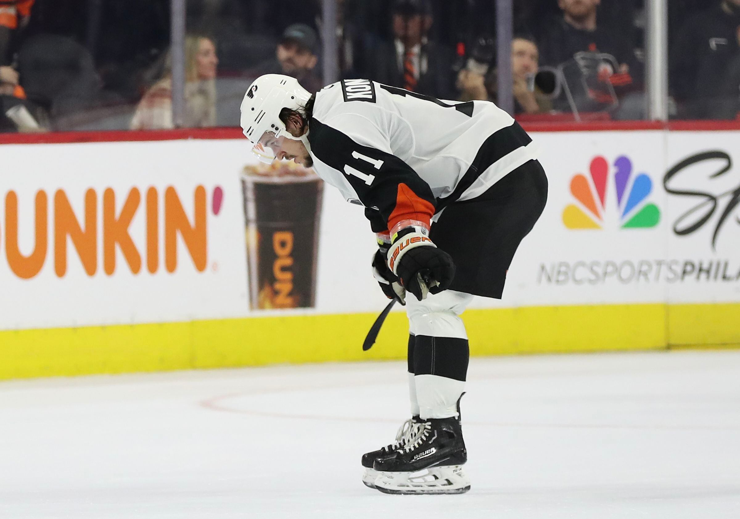 Flyers' Travis Konecny injured in victory against Flames