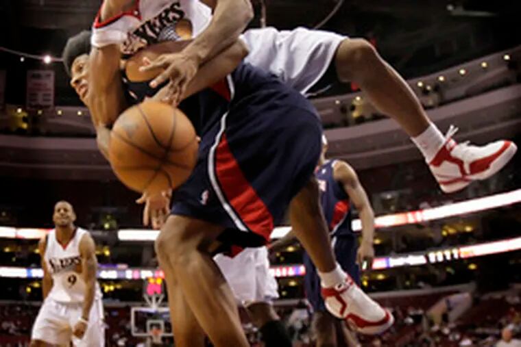 The 76ers&#0039; Willie Green is fouled by the Hawks&#0039; Josh Childress.