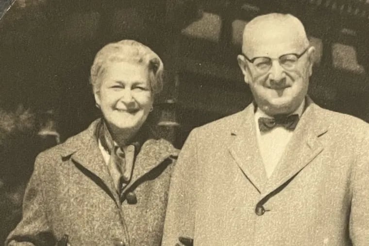 Julia and Leon Obermayer, pictured here in 1962, hosted their first seder in Philadelphia in 1924.