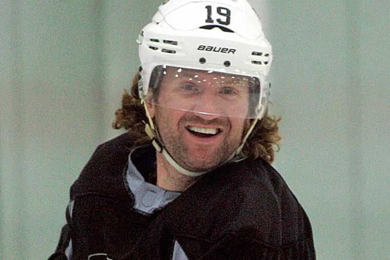 Scott Hartnell recently defeated former Flyer James van Riemsdyk - now with the Maple Leafs - in a contest to see who could raise the most money for the victims of Hurricane Sandy. (Tom Mihalek/AP file photo)