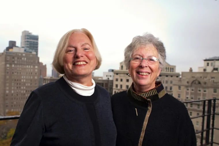 Caroline Simon, left, and Lynne Berman the two women who started the
Philadelphia School 40 years ago. (Ed Hille / Staff Photographer)