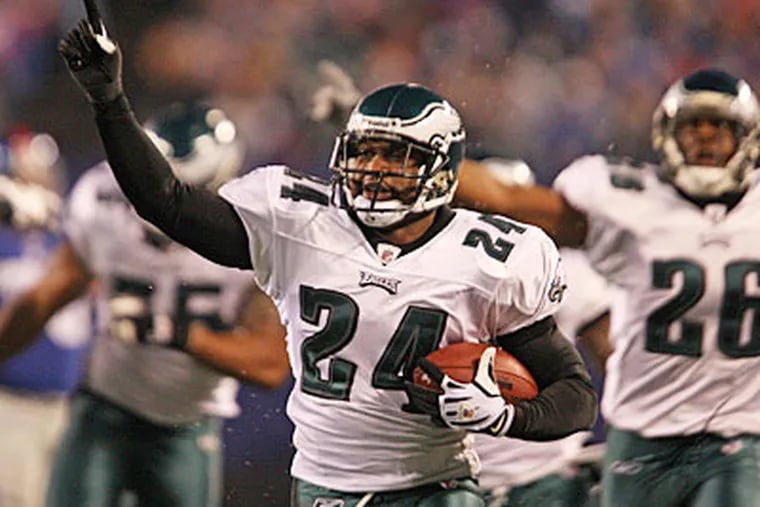 The Eagles traded Chris Gocong and Sheldon Brown (24) to Cleveland. (Michael Bryant / Staff Photographer)