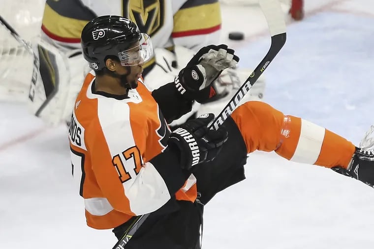 Wayne Simmonds played played through a broken right ankle and a core-muscle tear last season.