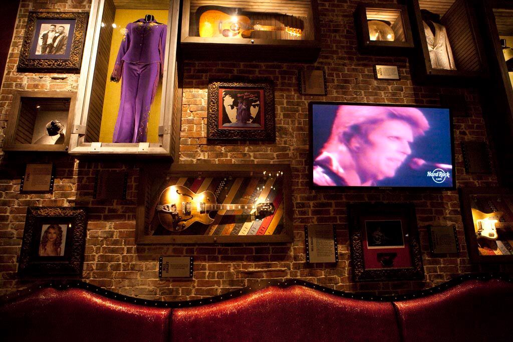 書 Treasures of the Hard Rock Cafe Treasures of the Hard Rock Cafe: The Official Guide to the Hard