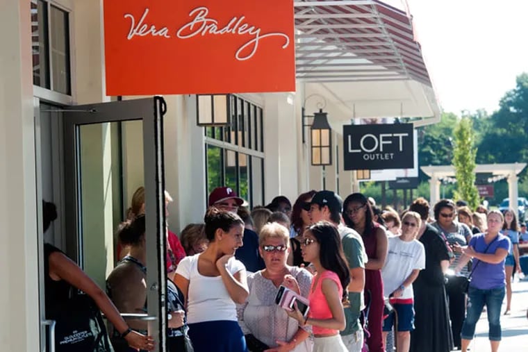 Customers line up at the Vera Bradley shop at the Gloucester Premium Outlets in Gloucester Township. (AVI STEINHARDT / For The Inquirer)