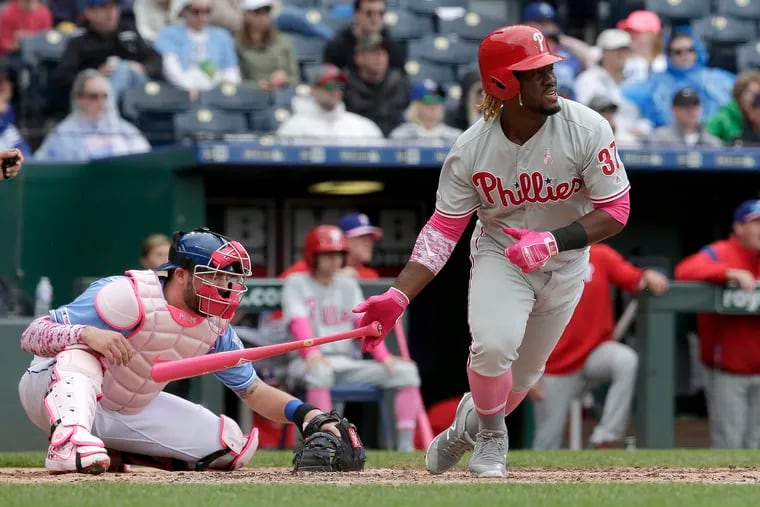 Odubel Herrera strokes a two-run single in the Phillies' six-run fifth inning of a 6-1 victory over the Royals on Sunday in Kansas City.