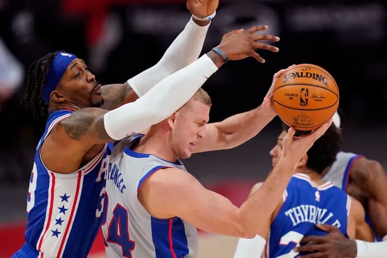 Sixers center Dwight Howard, left, fouls Detroit Pistons center Mason Plumlee (24) during the second half.