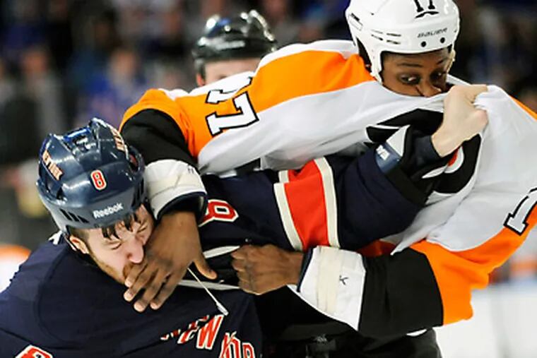 Flyers' Wayne Simmonds fights with Rangers' Brandon Prust during the first period. (AP Photo/Bill Kostroun)