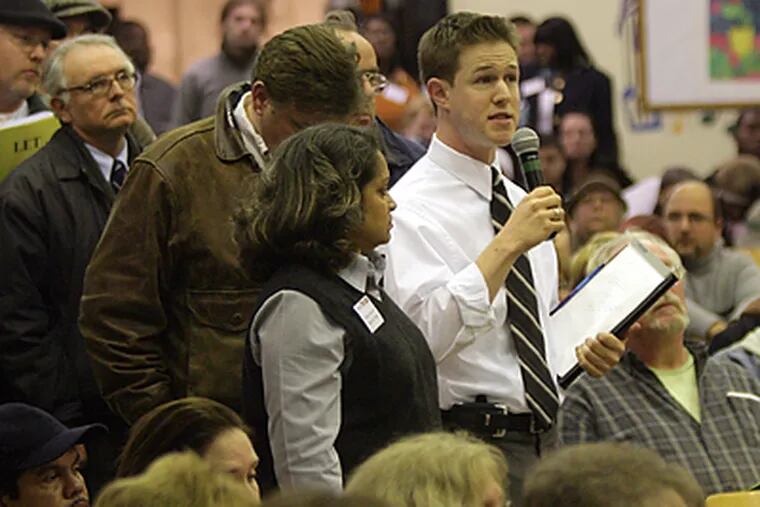 Gregg Kravitz of Center City asks a question of Mayor Nutter at a town meeting at Kensington High School on Dec. 1. (Yong Kim/Staff Photographer)