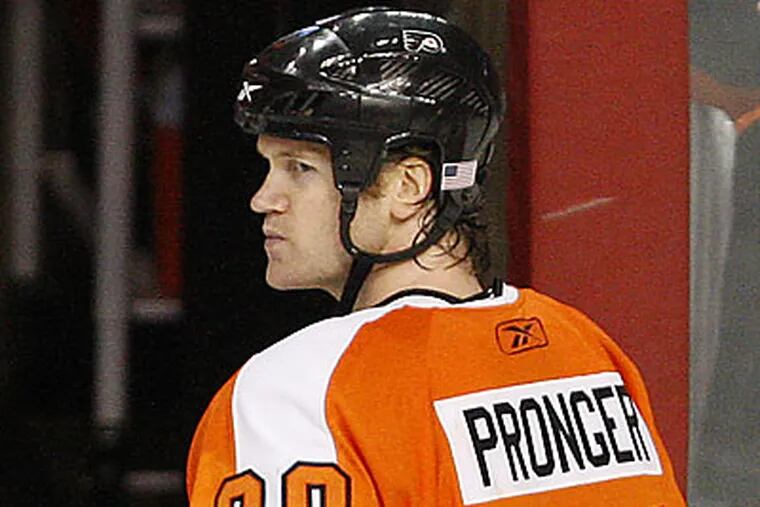 Flyers defenseman Chris Pronger has been sidelined for about five weeks with a broken right hand. (David Maialetti/Staff file photo)