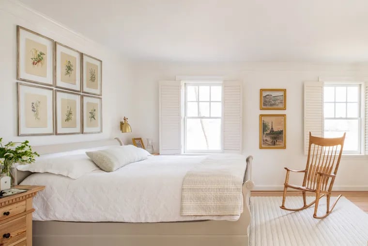 A room by Alison Giese Interiors uses warm but light linens for a cozy and warm look that still feels summer-appropriate.