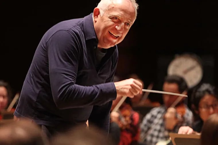 Branwell Tovey conducting a Phila. Orchestra rehearsal Wednesday. (MICHAEL BRYANT / Staff Photographer)