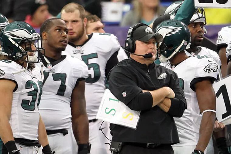 Chip Kelly watches the game with some of his players during the third quarter against the Minnesota Vikings. (Yong Kim/Staff Photographer)
