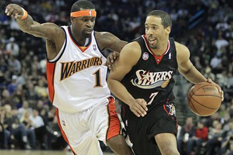 Andre Miller, right, left the Sixers after last season and signed a three-year deal with the Trail Blazers. (AP Photo / Ben Margot)