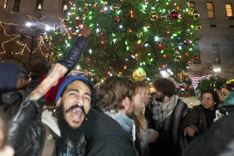 Protesters at Philadelphia's tree lighting this month. (Ron Tarver / Staff Photographer)