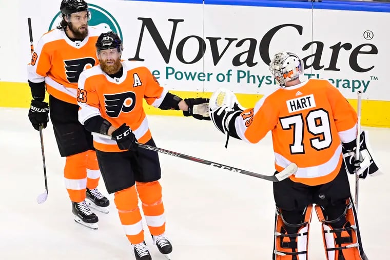 Flyers winger Jake Voracek (93) congratulates goaltender Carter Hart (79) in Game 1. Voracek could play on any of the top three lines Sunday night in Game 3.