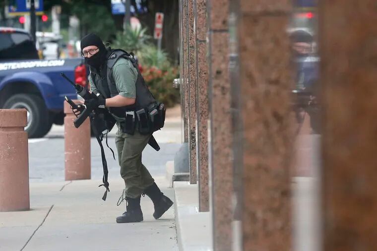 An armed shooter attacks at the Earle Cabell federal courthouse Monday morning, June 17, 2019 in downtown Dallas, Texas. (Tom Fox / Dallas Morning News / TNS)